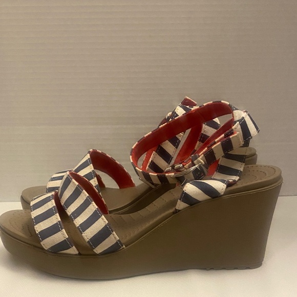 Crocs Womens Leigh Sandal Stripe Wedge Platform Ankle Strap Size 9 NWOT - Picture 1 of 9